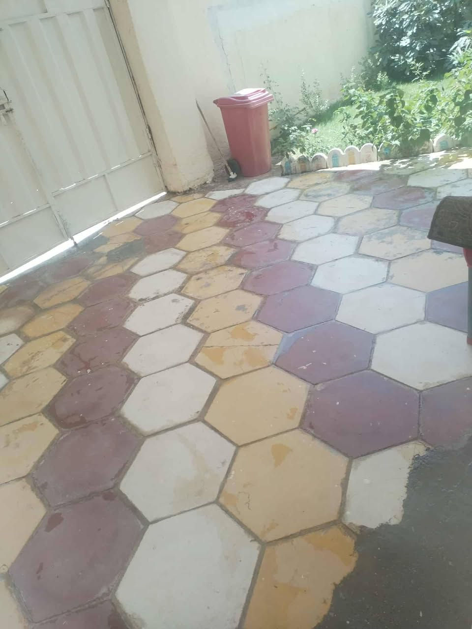 سلام عليكم بيت للبيع مكان نادر الثانية شارع كراغول فرع مول انوار الهدئ مساحة 130 متر السعر 95 مليون رقم الهاتف ***********
