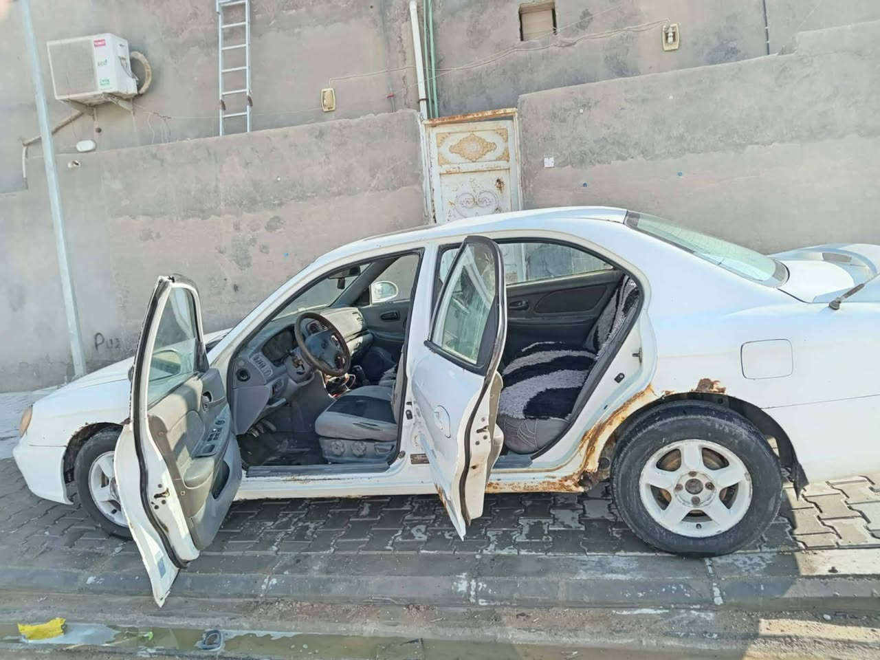 سياره سوناته مديل 2000مكينه جديده كير عادي سعره 25بيه مجال رقم صاحب سياره***********
