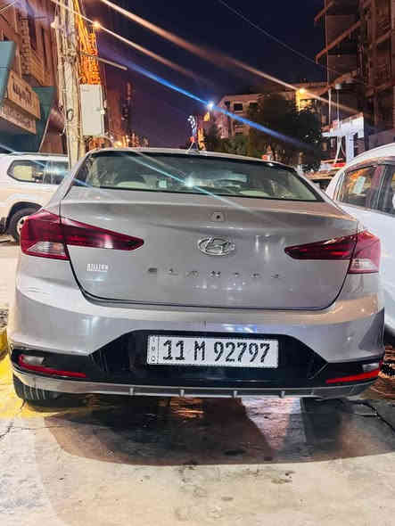 السلام عليكم 
النترا موديل٢٠٢٠ رقم بغداد وارد امريكي 
الضرر الدعامية اكو بارد في البنيد لايوجد صبغ رصعه في خشم الشاصي فقط 
نص فول 
السعر 140$
بغداد هاتف ***********
