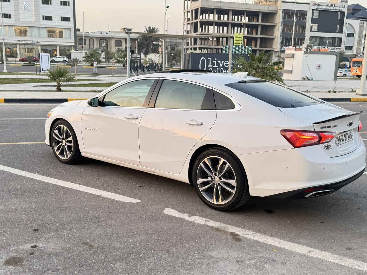 ماليبو بريمير 2022  #PREMIER 2.0T 
🔥🔥🦾🦾🔥🔥
محرك 2000 توربو 🚀🚀 
4 سلندر سياره كلش قويه 
ناقل حركة أوتوماتيكي 9 سرعات. 
ماشيه 92 الف كيلو 
نظام دفع أمامي
مقاعد جلدية كهربائي للسائق والراكب
وخزن ميموري 1.2.3
فتحة سقف كهربائية بانورامية 
نظام صوتBoss
تبريد وتدفئة جميع المقاعد حتى الخلفي 
تدفئة ستيرن
كاميرا خلفية
نظام دخول وتشغيل عن بعد. 
مري قلاب
مراقبة ضغط الإطارات
وسائد هوائية متعددة.
رادار امامي و جانبي
حساسات خلفيه اماميه 
اوتو ستوب 
اوتو بارك 
 البريمير معروف بل مواصفات 
حادثهاا موضح بالصور تبديل بنيد وجاملغ وبيهاا طختين بالدوسه صفحة السايق 
كير مفتوح 
والباقي كفاله رقم بصرة معوقين 
السعر 165 وبيهاا مجال للأستفسار واتساب او اتصال 
***********
