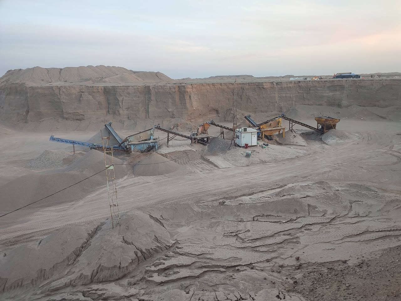 سلام عليكم معمل متكامل البيع ميسان جلات هاتف ***********
