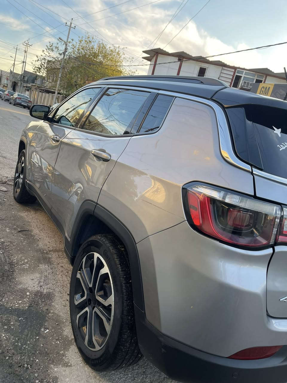 السلام عليكم
جيب كومباس للبيع او المرواسه 
حسب القناعه رقم أربيل مكانها ( الموصل) 
فول موصفات ماعدا الفتحه تشغيل عن بعد 
فول السياره دفع رباعي 4X4 كشنات جلد 
ضررها بوند وربع جامله بارد موضح بل منشور 
ماشيه 33 الف كليلو 
مكينتها 2000 تيربو السياره حلو ومال بيت 
السعر خاص او اتصال عل رقم ***********
الشراي يتصل
