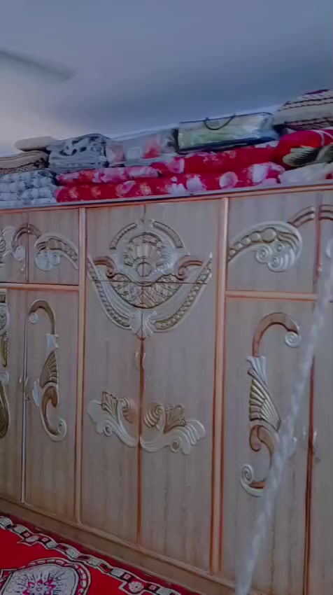 سلام عليكم بعد اذن الادمن غرفه اخشاب جديدة للبيع العنوان بغداد حي البتول 
رقم الهاتف ***********
