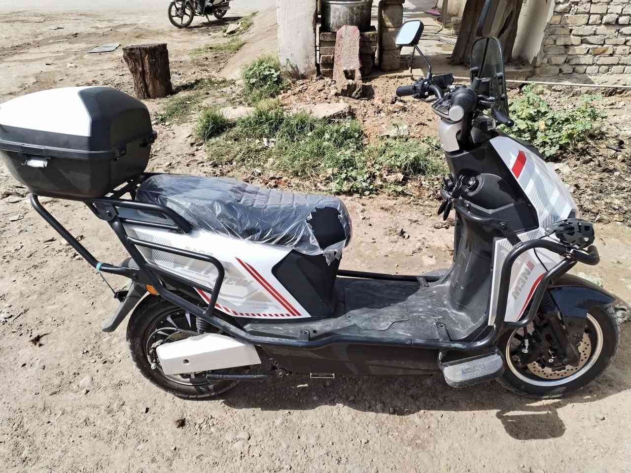 دراجه شحن مستخدمه يومين فقط
بل كرتون شخط. ماكو مستخدمه يومين
مكان تاجي سعر 950
***********
 موصفات كلشي بيهه
