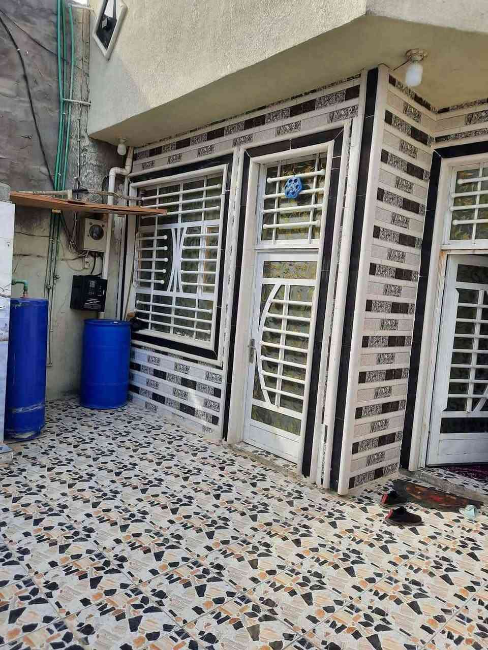 بيت للبيع طابو زراعي سند 25يتكون من غرفتين وكندور وصاله ومطبخ وصحيات مساحته 160م الموقع شارع 80 فرع البانزين خانه رابع فرع للاستفسار الاتصال على الرقم ***********
