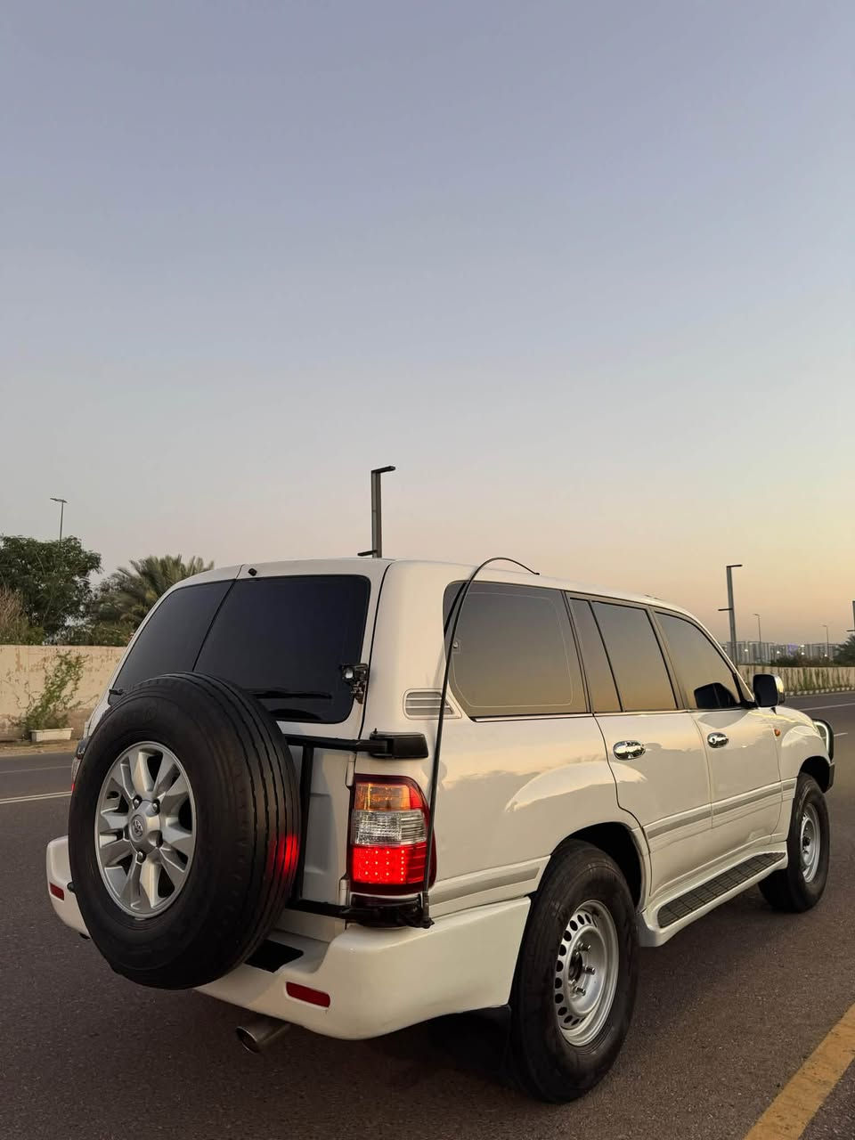 للبيع لاندكروز 2002 رقم بغداد بأسمي كير عادي اصل قطري مكينه 6 سلندر سبير علاق فول كهرباء ٣ قطع تبريد وثلاجه اريل كهرباء جام كهرباء قفل بيبان كهرباء شاشه كامره خلفيه دبل تانكي كير مكينه تبريد حداديه كفاله ماشيه 330 كيلو حقيقي
السياره بيها قطع صبغ اني صابغهن ابيع حزام عدا قماره كفاله من الصبغ لغود شواصي كفاله مابيها ضربه السياره سياره جاهزه ونضيفه 
عليه تايرات بالون ماكسس ابو الجمل والتايرات البلاديه موجوده ٥ تايرات دنلوب 
عليها دعاميه درع حديد ARB اصلي والدعاميه البلاديه موجوده جديده وكامله زلغ مابيها وبلوجكترات جدد
مكاني بغداد الكرخ
السعر 155$
للاتصال ***********
واتس اب ***********

