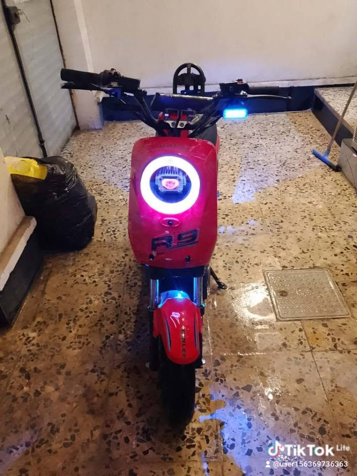 دراجه شحن للبيع من شركه وينلي 
خمس بطاريات ليثيوم 28امبير سرعه 99 حقيقي تشغيل دبل سويج شاحنه الدراجه جديده كلشي ما بيها كفر امامي واكع يرادله شد 
دبلات غاز يتحملون وزن 
جاملغ خلفي جديد 
جاملغ امامي جديد 
شاشه دراجه شحن جديده من شركه وينلي 
لايت عالي دبل اشاره 
اشاير يمنه يسره شغال كهربائيات كلها شغاله كلشي ما بيها الدراجه جديده 
بس كفر امامي واكع سهره 350قفل اخوان الاتصال *********** واتساب
