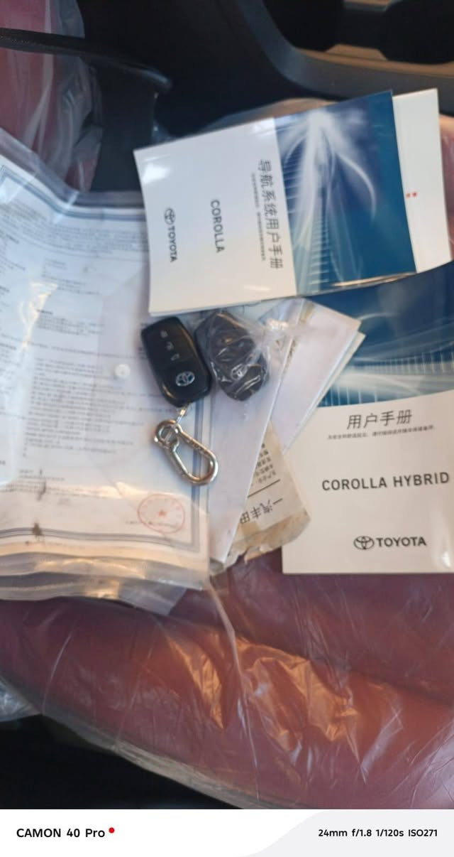 السلام عليكم كورلا للبيع 24هايبرد السياره شكل خليجي فول مواصفات داخل احمر 
كشنات كهرباء 
بصمه 
فول للاخير 
ماشية 12الف 
على وضع الشركه السياره 
سبير مانازل 
رقم بغداد بأسمنه
بيها رصعتين صغار
وحده بالجاملغ وحده باب الصدر 
على كد اصبعين ومصلحات 
السياره كفاله عامه 
بصمتين وياها 
غراضها كامله وياها على وضع 
 الشركه 
مناقصها شيء ابد 
مكان بغداد 
السعر 142 ومراوس حسب القناعه 
رقم الهاتف.***********
