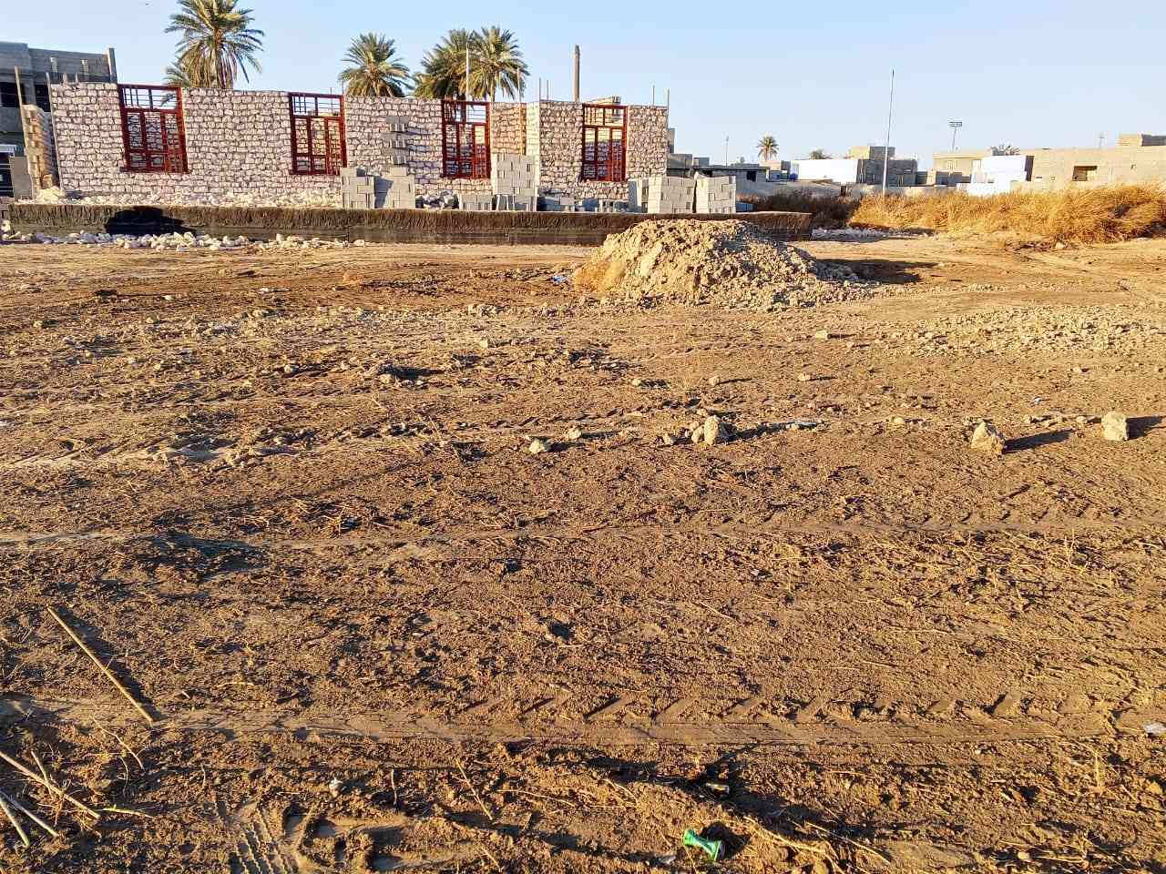 الانبار - الرمادي 
#قطعةارض #للبيع موقع سكني  645 م مربع واجهة 28م ونزال 23م في منطقة السورة تطل على شارعين شارع البوخليفة وشارع 30 مقابل مجمع السلام السكني بالقرب من مدرسة المهند الابتدائيه للبنين وملعب نادي الصوفية ومدرسة ثانوية الوفاء للبنات تبعد عن مركز المدينة 10 دقائق
رقم المقاطعة (725/13) متوفر فيها جميع الخدمات  

*ملاحظة الأرض تصلح أن تكون على شكل قطع

للاستفسار الاتصال على الرقم ***********
