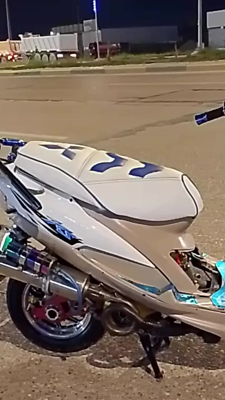 السلام عليكم مستعجل ع بيعتها
شباب ماكس عدله 
نضيفه شوفت عينك الدراجه هيه تسولف
شلعه ومعدل صاروخ وكلشي كدامك واضح
بيها تزويد هواي

ملاحضه..........
مكينه بلاديه كابريتر بلادي
سعرها بلاش بلاش بلاش

الشراي يتصل او يدخلي خاص
مكاني كوت
***********
