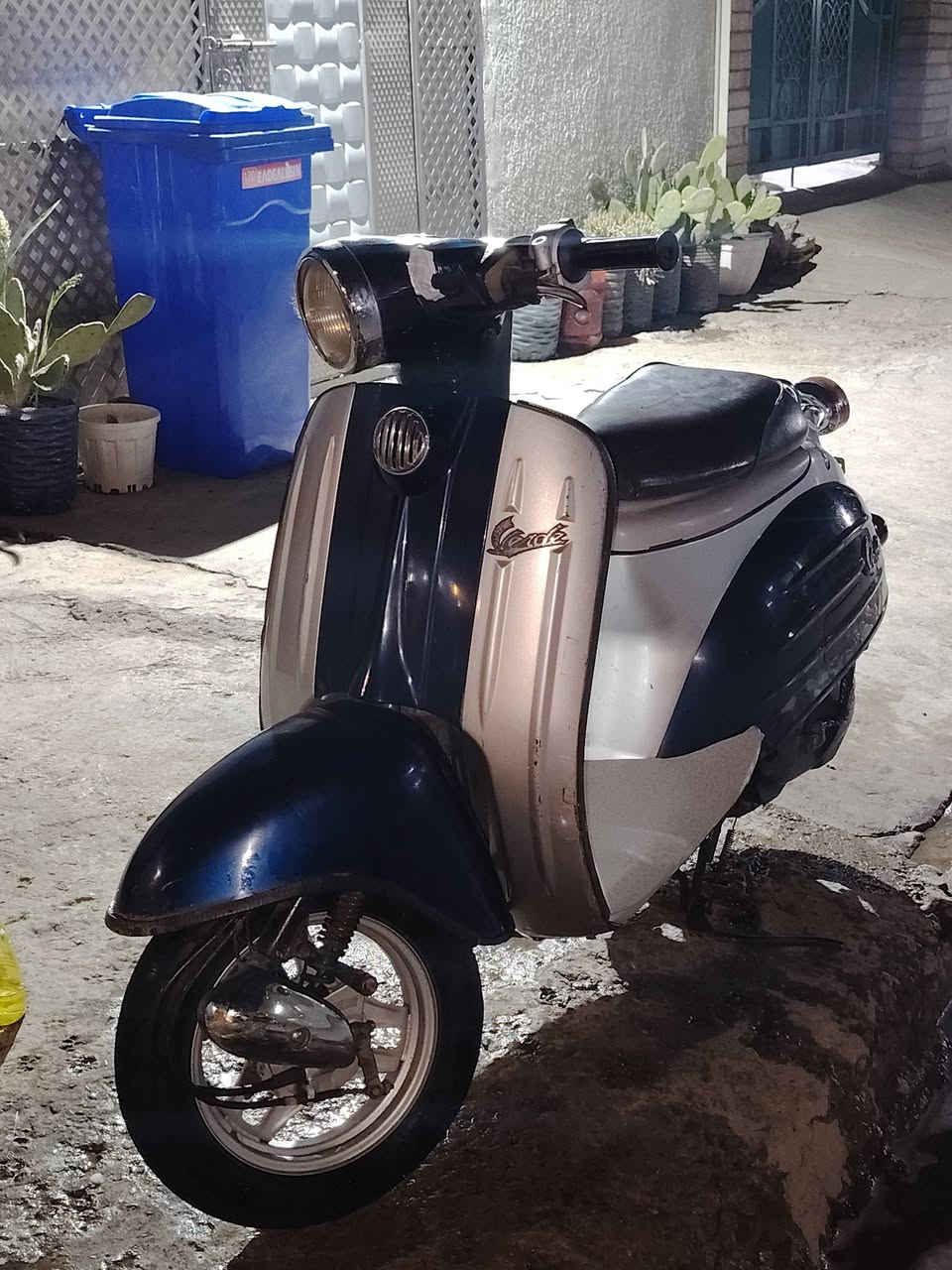 السلام علیکم دراجه للبيع ٦٠ عبد الحليم مصريه الدراجه سلف هندر فقط نقص باتري ولكهربائيات شغاله وشلعه ومعدل شرط الدراجه ما متعوبه السعر ٢٥٠ العنوان بغداد حي العامل الاتصال على الرقم ***********
