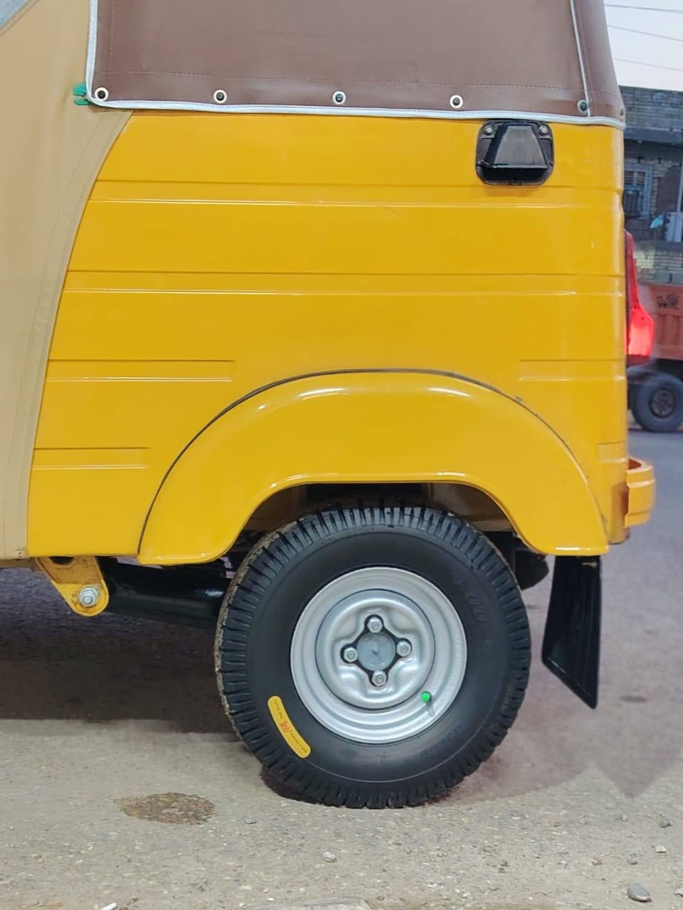 موديل ٢٠ رقم سنوية بسمي انكليزي 
محرك لاتنقيص ولابخار
كلجات واكسل كفالة
كهربائيات فول كلة شغال
تكتك مرتبة ومتعوب عليهه تاخذهه ربع ماتصرف عليهه
عارضهه ب٧.١٠٠ /سبع ملايين و١٠٠ الف وبيهه مجال
مكاني بغداد الشعب
*********** خابر وتدلل
