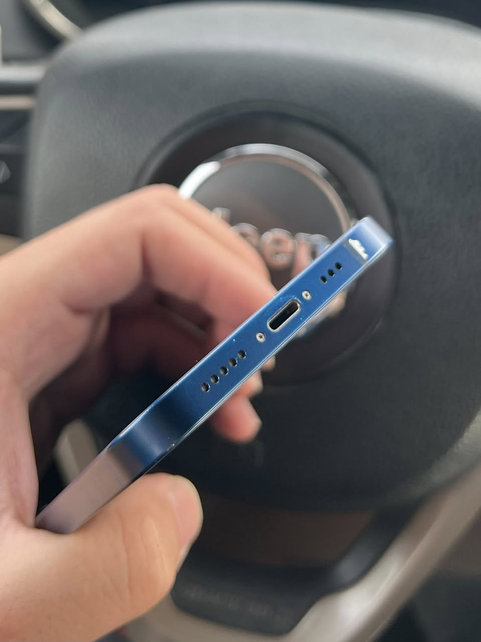 ايفون 12 عادي شرق اوسط ماستر AAA مو امريكي
بطارية 94%🔋مكفول من كل شي بلادي مامبدل بي شي عالفحص ذاكرة 128 السعر 310 قفل نهايته 
حله شارع 60 تواصل خاص او ***********
