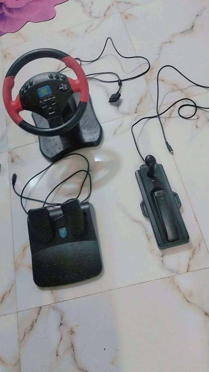 سلام عليكم دركسون جديد غير مستخدم شغال 100% للبيع السعر 75 الف فقط للاستفسار راسلني علة صفحتي او علة رقمي ***********
