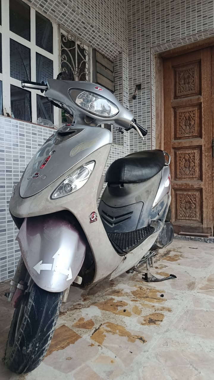 السلام عليكم
ماكس منغولي 120 
دراجة نضيفه مامفتوحة 
كفراته بلاد دراجه مداريه 
من اخذته من رمبة ليهسه بس دهن وبانزين يشهد الله
نضيف إلى درجه تجي تشوفه وتحكم 
رايده ب 650 وبيه مجال 
***********
