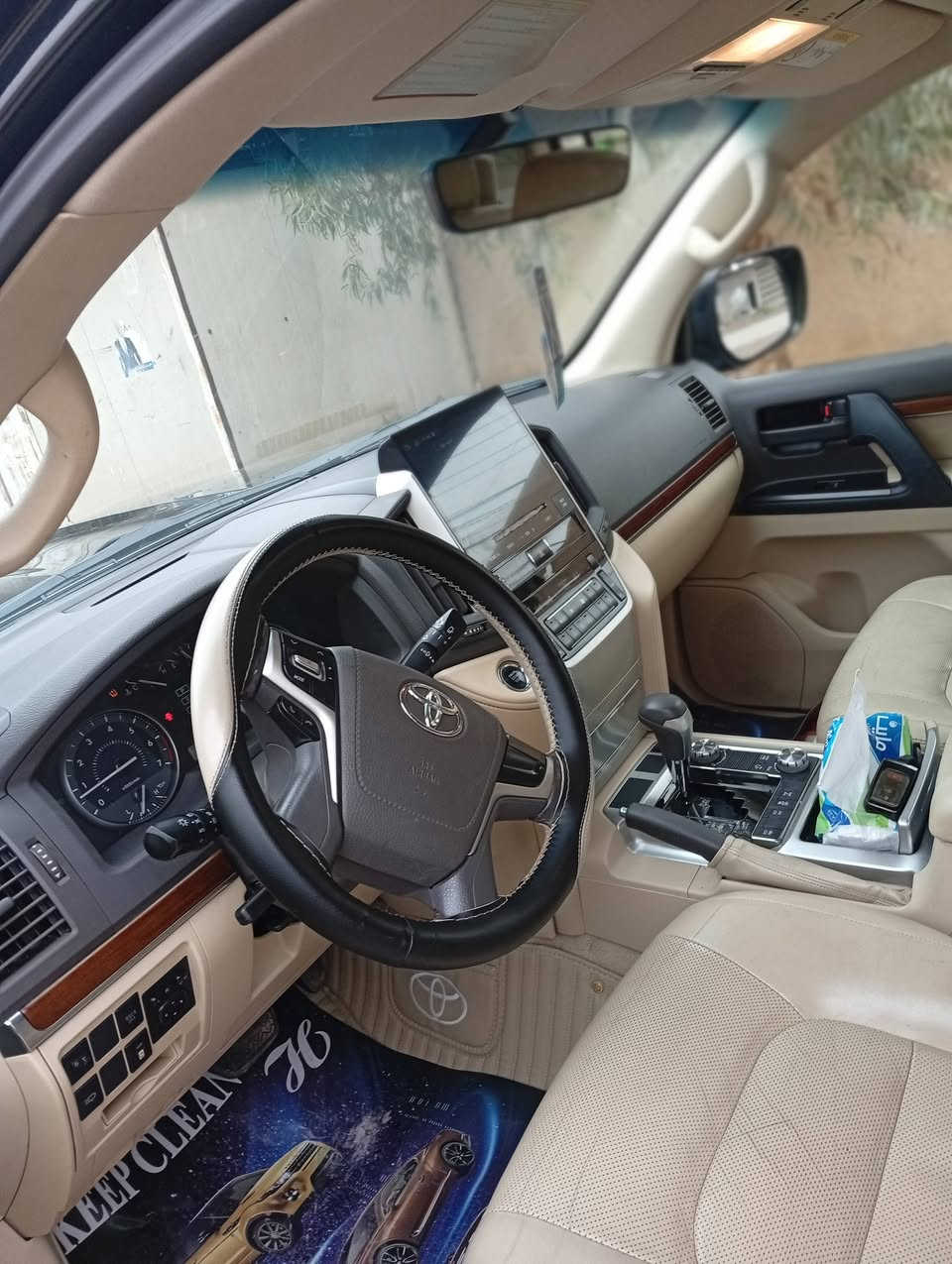 السلام عليكم للبيع لاندكروز 17 ماشيه 160الف سياره جديده معنى الكلمه
ساز رقم سليمانيه سياره جديده شكد ماتتوقع 

السعر 475 يعني 4شدات و 75 ورقه مكان السياره بغداد نهايه الراشديه جديدة الشط للاستفسار اتصل 
***********
