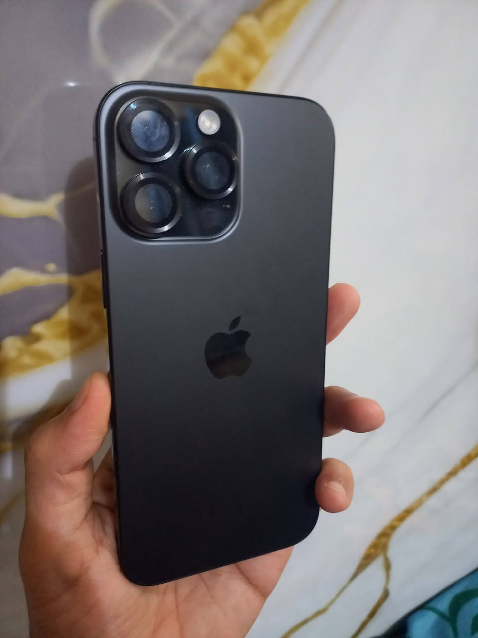 للبيع ايفون 16 برو ماكس ذاكرة تخزين 256 
بطارية 92 غير مفتوح ولا داخل تصليح 
جهاز نظيف السعر 1300 بيه مجال قليل 
متوفر توصيل _ رقم تواصل ***********
