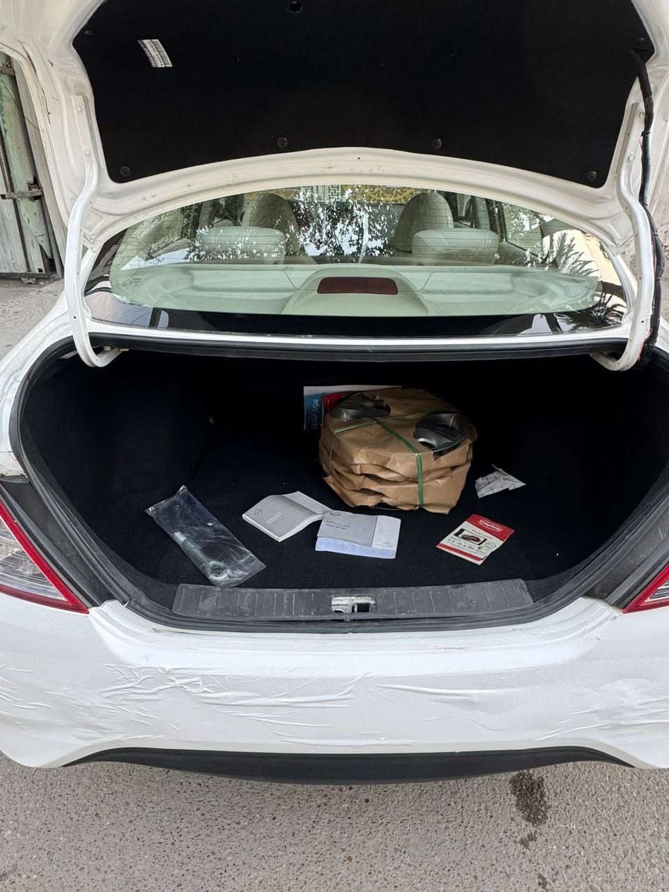 السلام عليكم للبيع فقط 
سني 2024 رقم اربيل بسمي تحويل ثاني يوم 
فول موصفات قطعتين تبريد وحساس وشاشه وكامره وتحكم ستيرن وتجوه خلفيه 
مغلفة ارضية جلد و مغلف التنته كامله مكمله 
بيه طخه من الخلف  ناشر السونار ويه الصور 
شوفهن زين وخابر ماشية 57  الف مكانه زيونة 
سعره 114$ورقه  ***********
