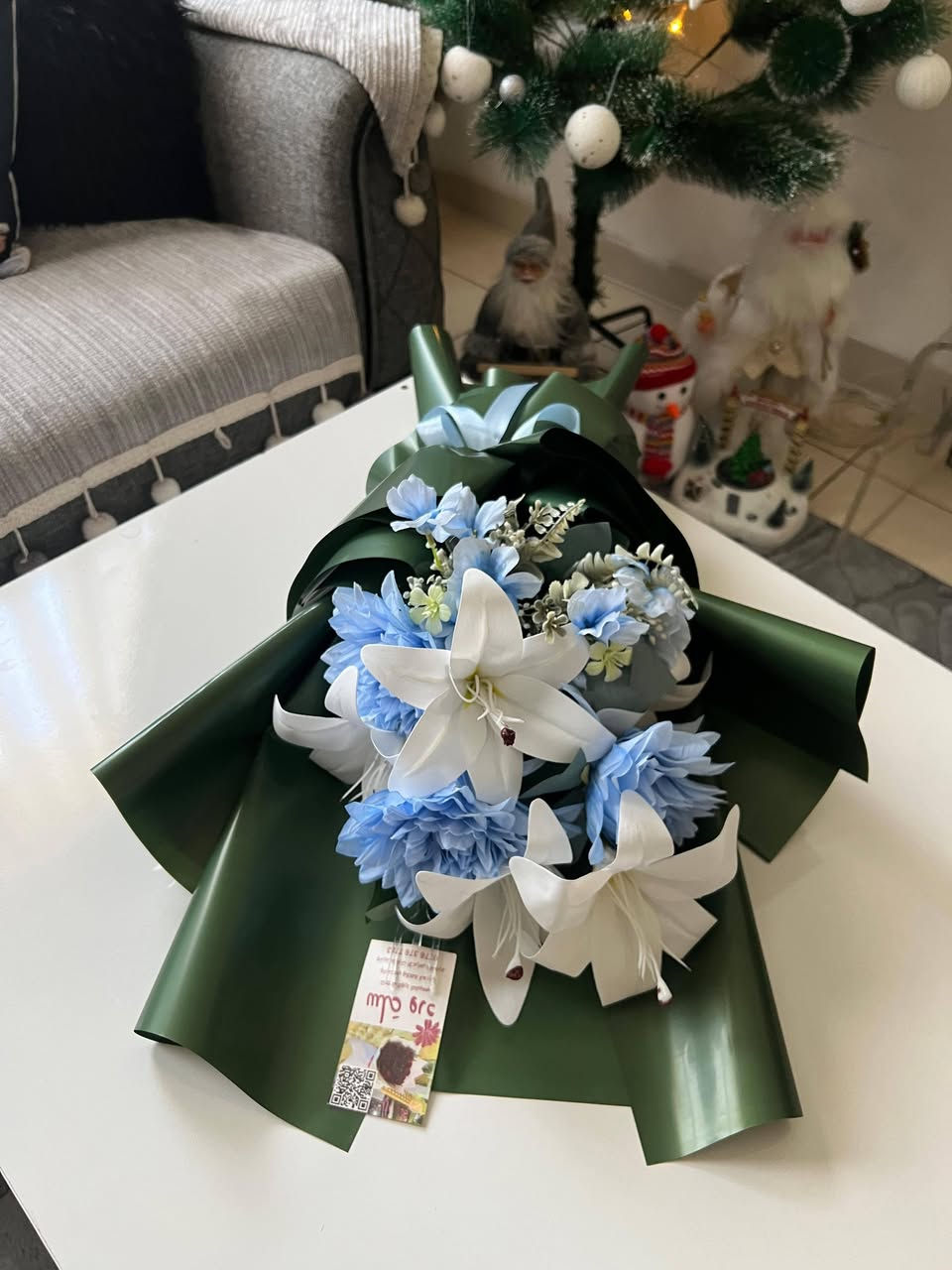 من إيدي لقلبك…
بوكي ورد يعبّر أكثر مما تحچي الكلمات 🎄🌵

ورد صناعي شبيه الطبيعي ١٠ وردات هديه للمس 
متوفر توصيل داخل وخارج بسمايه / 
للطلب واتساب/ ***********
