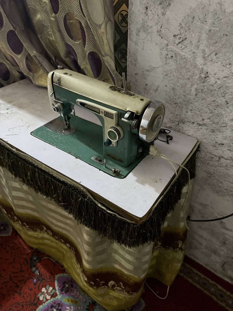 مكينه لبيع بسعر مناسب 150 ألف وبيه مجال مكان بغداد)***********
