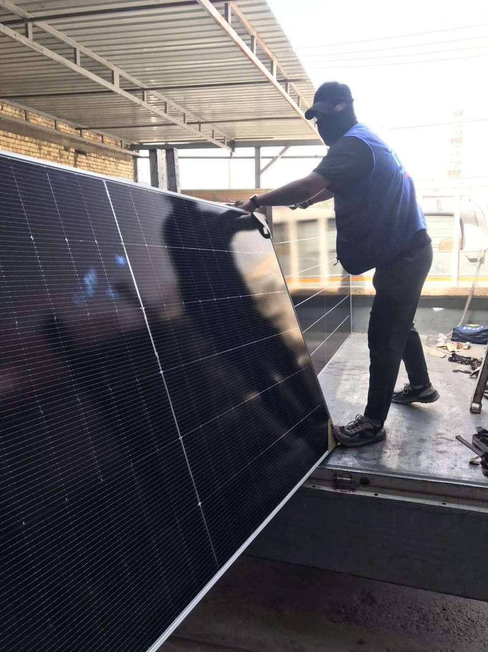 جانب من تحميل جزء من موادنا الى وكيلنا في بغداد 

الواح جينكو ٦١٥ واط الافضل عالميا مع شهادة منشأ باسم شركتنا كريد A

بطاريات هايلي العالمية الغنية عن التعريف بقدرة ١٥ كيلو واط وعدد دورات ١٠،٠٠٠ دورة مما يعني عمر تشغيلي طويل يصل الى اكثر من ١٤ سنة

انفيرترات سولارماكس تيك فاين بقدرة ١١كيلو واط 

تجهيز جملة ومفرد 
بغداد - حي الجهاد

***********-***********-***********
