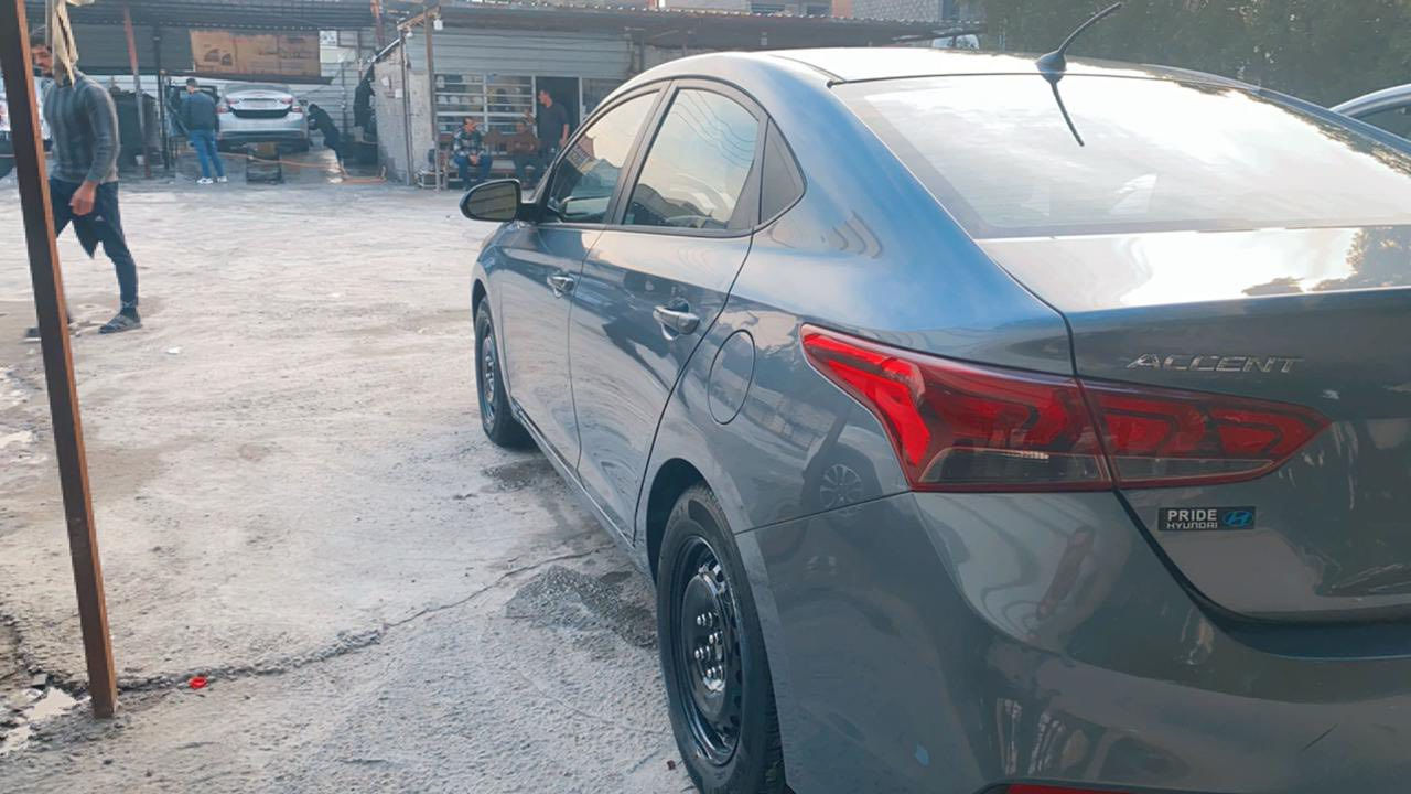 مساكم الله بالخير والعافية أكسنت 2020 مكينة 1600 دوش تحكم استيرن جهتين گير اي تي ام داخل اسود تخم ويل اسود تخم تاير حادثها بنيد وجاملغ فقط مثل موضح بالصورة ماشية 70 الف 
مكينة وگير وحدادية وباتري كله جديدة 
السيارة اصيلة وجاهزة السعر( 107 $ ) وبيها مجال بسيط . ***********
