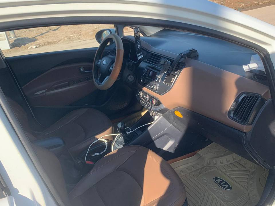 كيا ريو - موديل 2012 خليجي 
بيها 3قطع صبغ دحكات خفيفات
چاملغين خلفيات وباب السايق موجودة صورة السونار
محركها 1600 ماشية 200 الف بسم نسيبي
تبريد وتدفئة فول كير ومحرك مكفولات
ادامة عامة مسويلها
للاستفسار الاتصال على الرقم 
*********** عمارة, ميسان
