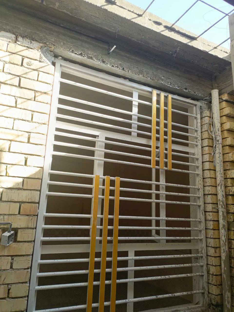 تنضيف شبابيك + صبغ  وبثلاث مراحل شغل درجه اولى للاستفسار الاتصال ع رقم ***********
