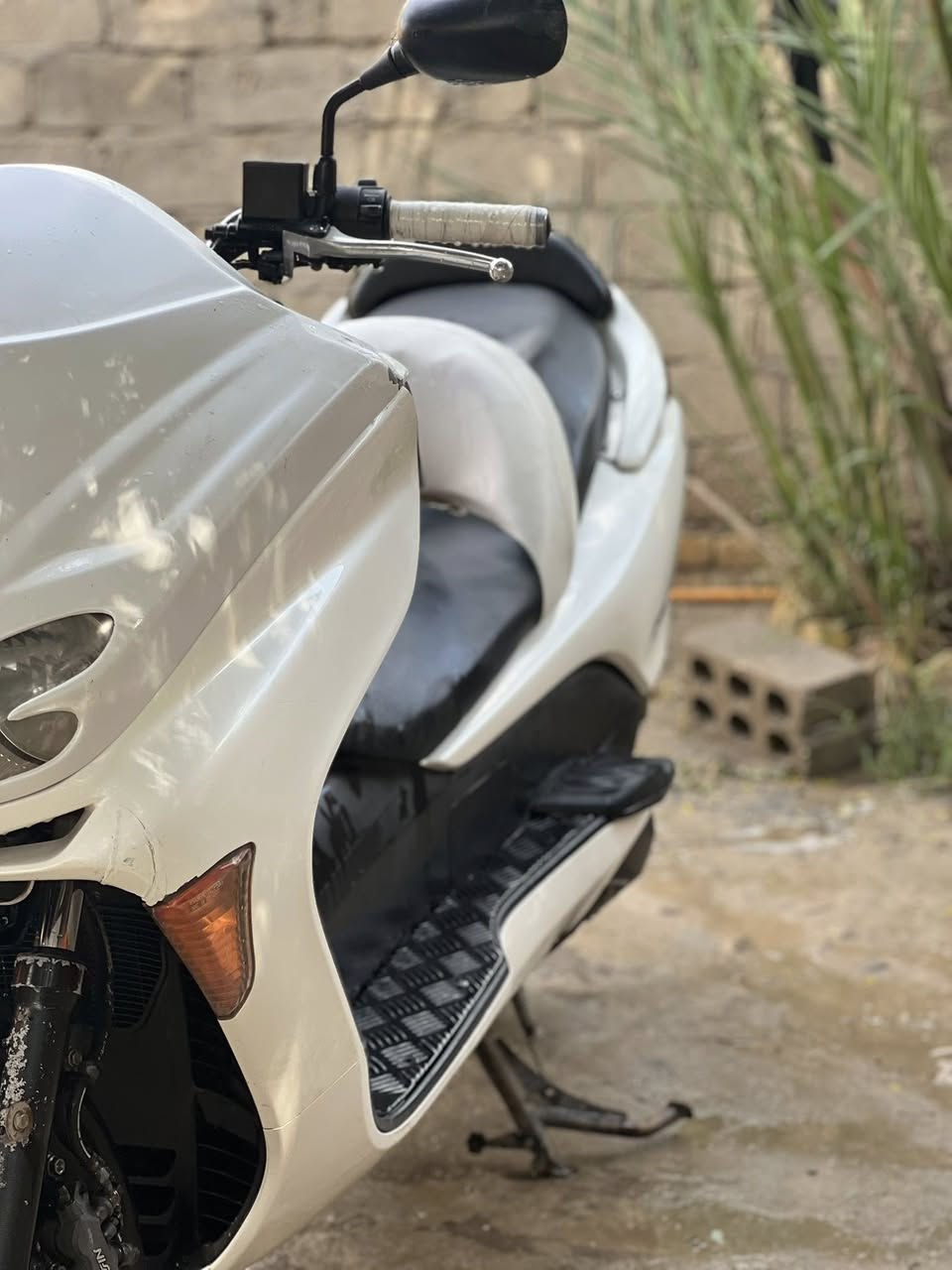 سلام عليكم اخوان فورزه 08 للبيع لون موديل 2008ابيض محرك 250cc عميه بلاد دراجه خير من الله كامله ما بيها اي نقض غير جاملغ الكدام ول دوشمه  ول باقي ما بيهاي اي شي معدل 120 ناعمه محرك ما مفتوح تخم تاير جديد ستوني مسويلها ادامه ول كفر نضافه 75‎%‎شوفت عينك مثل ما موضح بل صوره اوراق كامله سعرها (مليون وميتين ) 1,200 وبيها مجال للتواصل متواجد 24ساعه *********** مكاني الديوانيه الحمزه الشرقي
