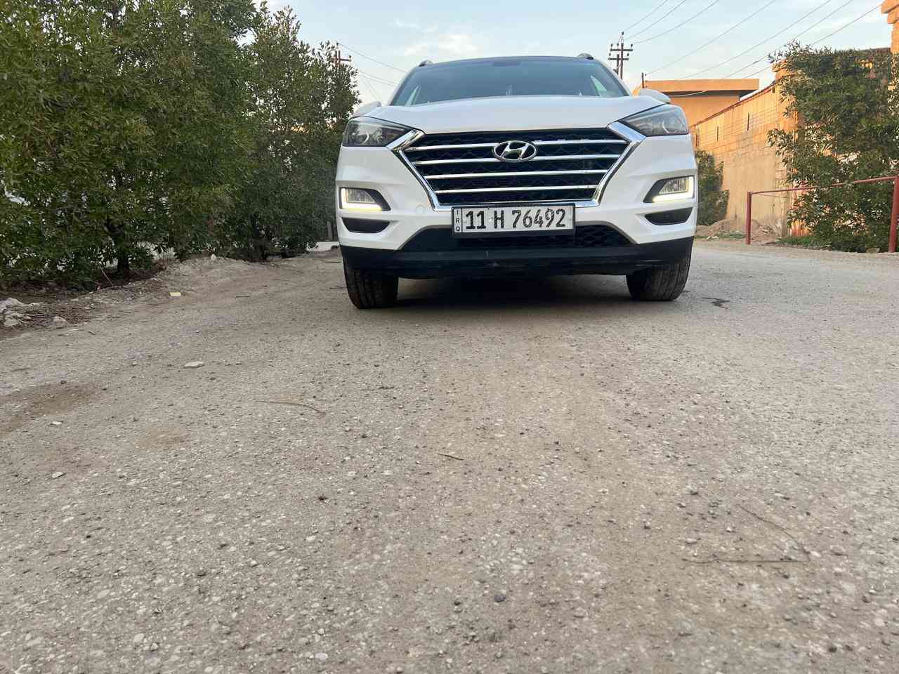 هونداي توسان خليجي 
موديل ٢٠٢٠
رقم بغداد الماني بسمي 
لون ابيض 
٤ سلندر ٥ راكب 
فوووووول مواصفات ١/١
بصمتين: تشغيل وتقفيل 
بنورمااااا طكتين جام 
بردات خلفية اصلية 
كشنات جلد اصلي لونين 
كشنات ٢ كهرباء 
تشغيل عن بعد 
شاحن وايرلس 
شاشة كبيرة اندرويد 
كامرة دوارة اصلية 
مري شفط مع القفل 
حساس امامي وخلفي 
نظام ايكو درايف 
تحكم استيرن فول 
حاكية : ابلوتوث: اوكس 
شاشة اعطال بلدشبول 
كيجات السرعة زئبقية 
جي : بي: اس: خرائط طرق 
اريل اسود طيارة
هند بريك برجل 
تبريد ابيانو لمس 
تبريد قطعتين ثلج 
لد امامي وخلفي 
لايت زنون اصلي 
اضواء ترحيب بليدات 
علامة سورنتو بلدوسة 
يدات نيكل اصلي 
اشاير بلمري 
٥ ويل كب ١٩
تخم تاير جديد لك 
ماشية ٦٠ اصلي على ايدنا 
كير ومكينة وصدر وحدادية وتبريد كفالة عامة
بدون ضربة وتبديل واشخوط وبارد وصبغ عدى اشوية صبغ براس البنيد شبرين سيارةجديدة مال شخط بدون اي ضربة
السعر ١٨٨$
***********
