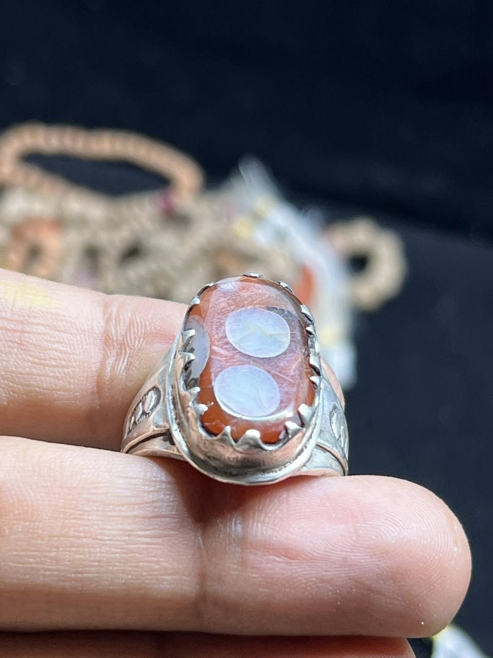 خاتم سليماني ملاكط الخطوه 

صياغة يدوية

الشراي***********

المكان حي اور 

توصيل ماعندي
