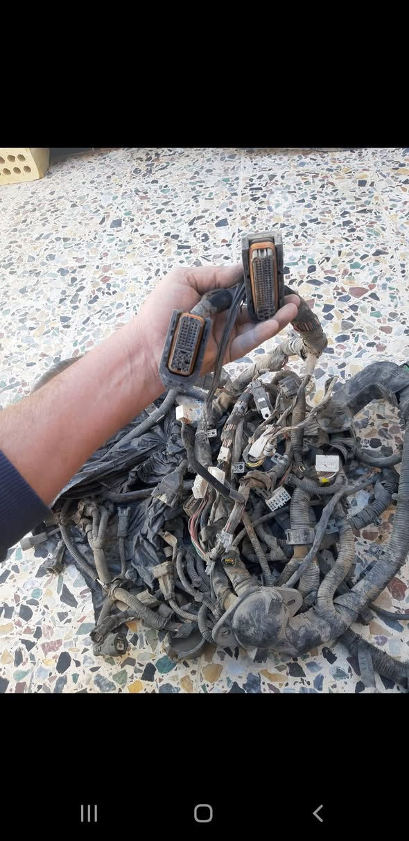 السلام عليكم
للبيع ظفيرة توسان او سبورتاج  وارد امريكي موديل 2007 محرك 2000  كاملة مع قاعدة فيوزات .
 ظفيرة قطعتين كاملة بدون نقص  السعر  ١٥٠ الف  
للاستفسار . واتس آب ***********
