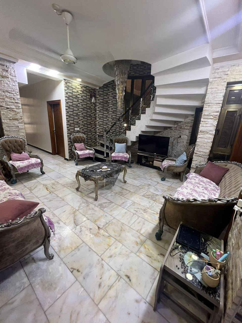 للبيع دار بناء درجه اولى 2017 موقع مميز جدا  زيونه محله 710 مساحه 195م يبدي 5متر اول 10م  
ويصير 6,5 مترل6
وبعدين 8متر للأخير بس نهاية مبين في البناء محتويات الدار مدخلين استقبال هول داخلي صالة مطبخ غرفة منام مع الخدمات الطابق الثاني 3 منام هول داخلي مع الخدمات كراج /صاحب العقار موجود فتح بيان مباشر ⬇️⬇️⬇️⬇️⬇️⬇️⬇️⬇️⬇️⬇️⬇️⬇️⬇️⬇️   للاستفسار والمشاهدة الاتصال على أرقام المكتب *********** 📞 *********** نستقبل جميع العروض
