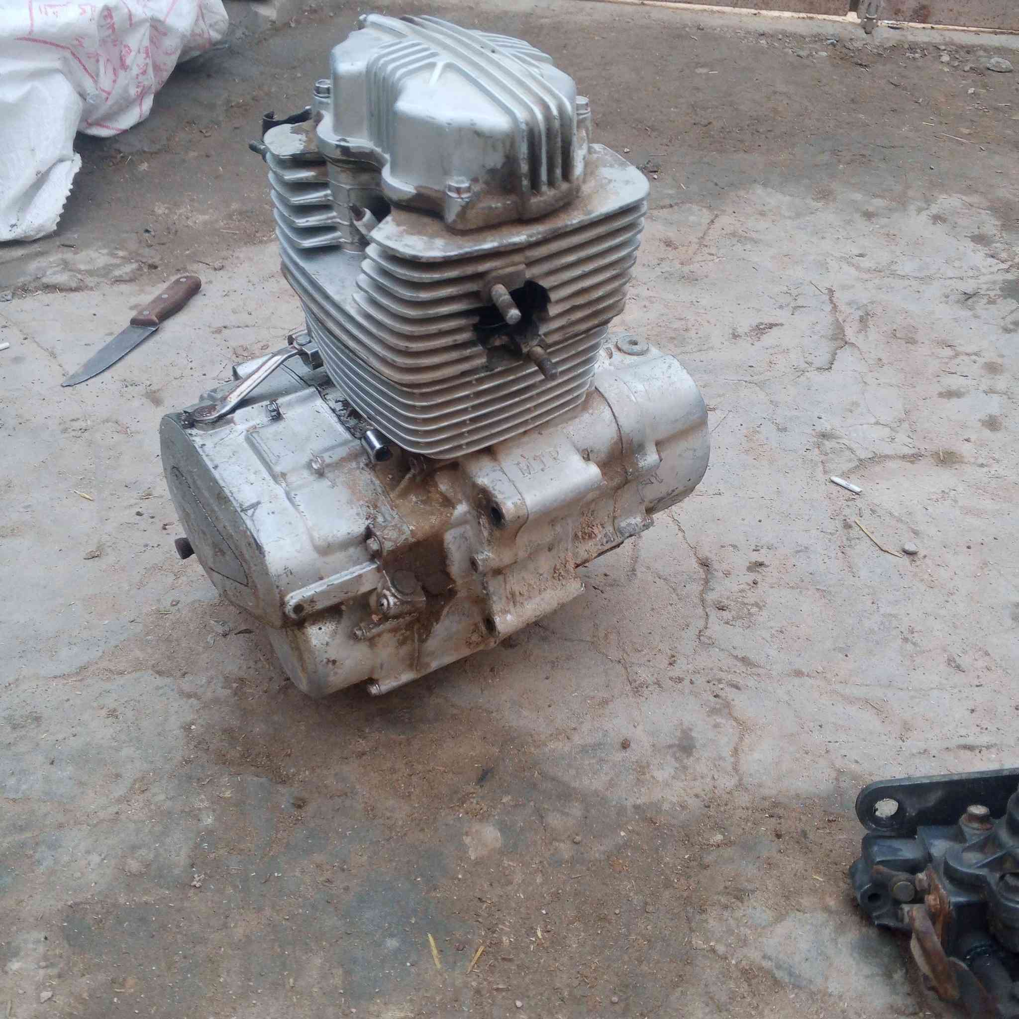 سلام عليكم اكسن او مكينه او كير للبيع كلهن شغالات او نضيفات سعر خاص او انا بخدمه الشراي ***********
