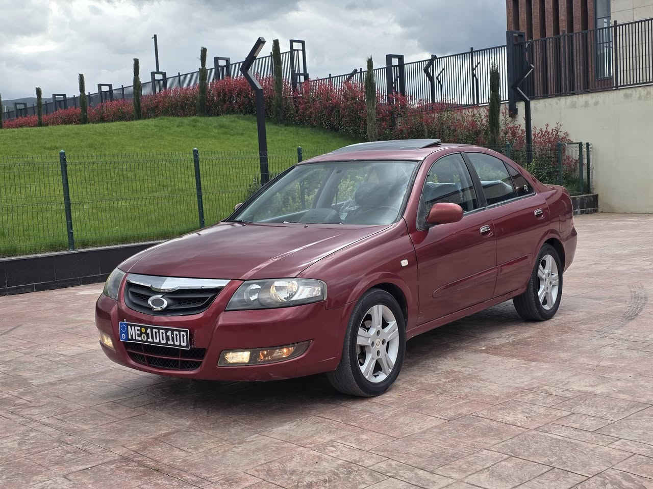 سامسۆنگ 2009
لێزەری دوبەی
قەپات قەپات مواسەفات
سڵایتشاشە کامێرا
حاسەی پێشوو دوا
جڵدو هیتەر
ناڕەشی تەقەڵ سور
ناو دەرەوەی پاکەتی
150 هەزار ڕۆشتوە
سەقفی بەشەرت
پێشوو دوا کەپس
هەموو گیانی ئیش ئەکات

سیعر// 53 گەڵا کۆتای

شوێن// هەڵەبجەی شەهید
***********
***********
