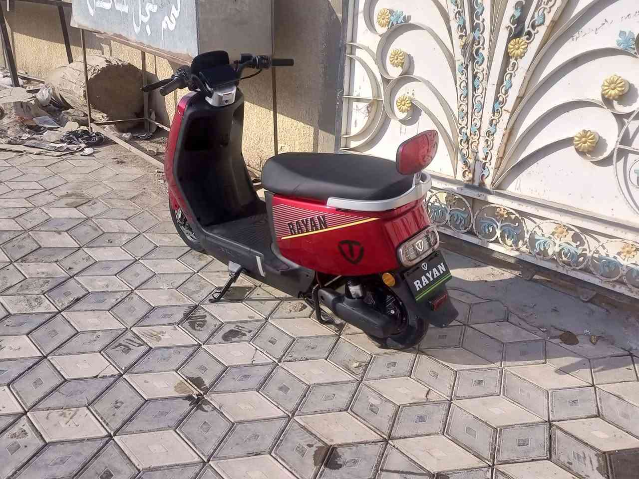 السلام عليكم دراجه شحن نوعيه تيسلاك قبل شهر طالعة من المعرض دراجة جديدة ‎0771 763 2226
