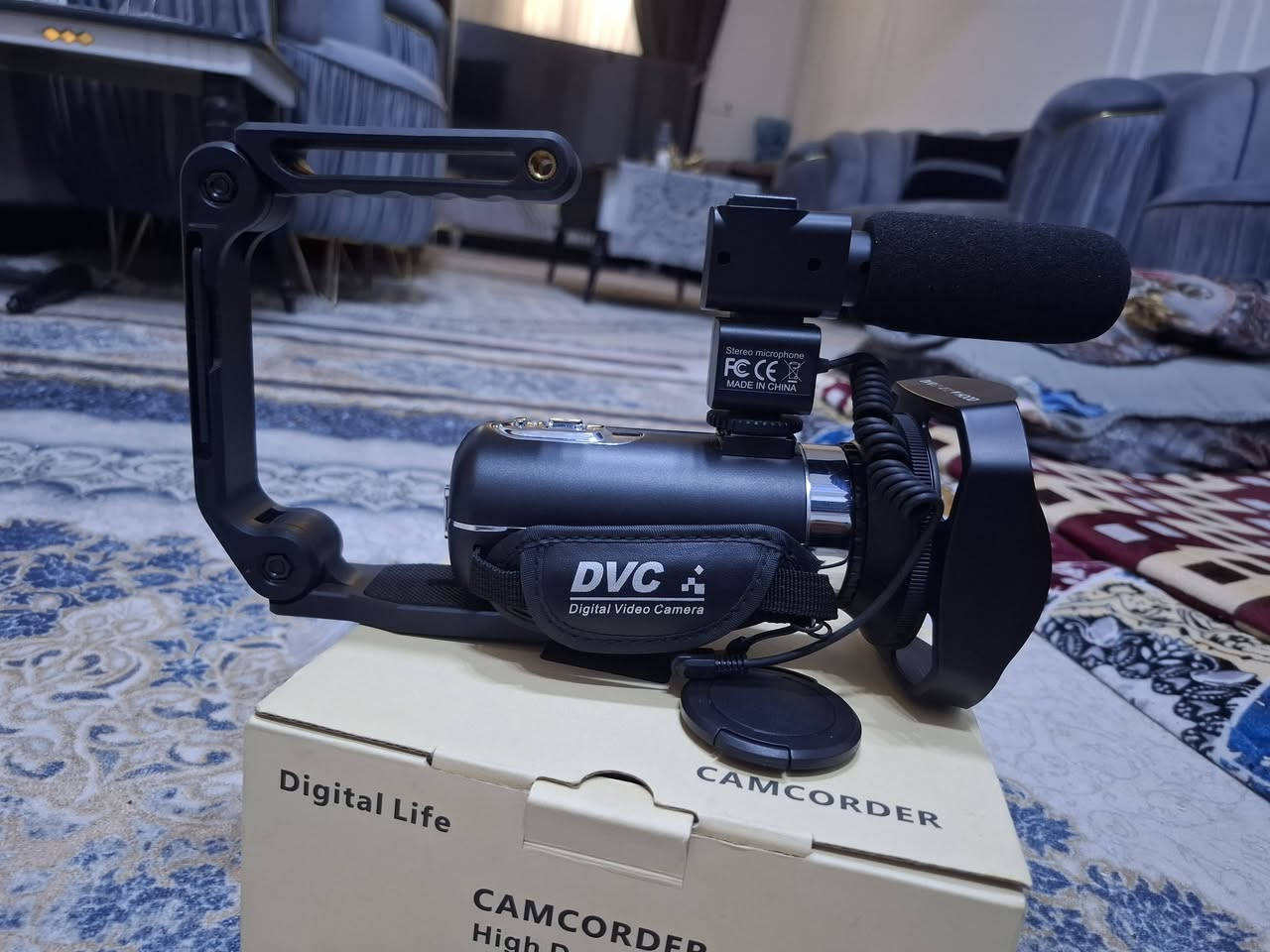 كاميرا أمازون 4k جديدة غير مستخدمة مع كامل ملحقاتها حقيبة وكارتونة و ريمونت كونترول وواير شحن تايبسي تستخدم لتصوير السفرات واللقاءات و المحاضرات و فلوكات اليوتيوبرية 
وكذلك لتصوير المواكب الحسينية  والمناسبات ، خفيفة وسهلة الحمل والتفكيك السعر ١٠٠ ألف دينار للتواصل على رقم الوتساب ***********   كربلاء المقدسة .
