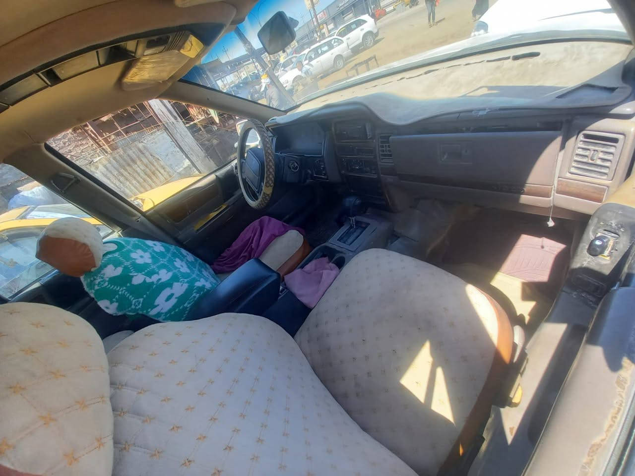 جيب شيروكي رقم بغداد المكان عماره وراعيهه عماره مكينه وگير بطه جديد بيع او مراوس السعر 35 ***********
