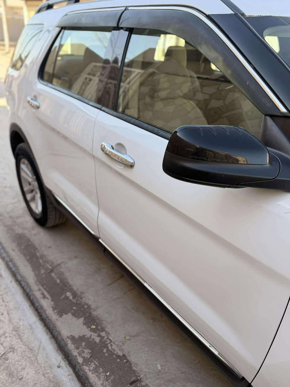 السلام عليكم اكسبلورر 2013 خليجي نيفا سنوية وهزة جديد بسمي  اربيل الماني قطعة وحده فقط باب السكن الامامي السيارة نظيفه كلش *********** ***********
