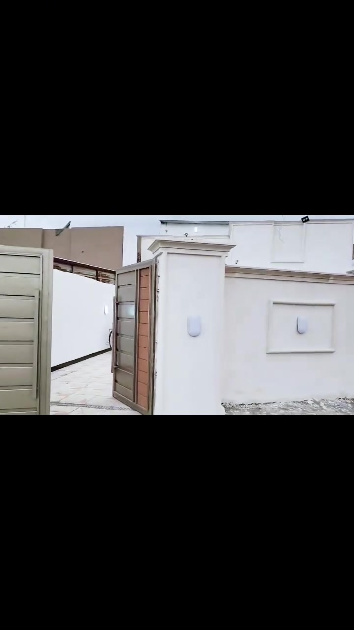 السلام عليكم
🏠بيت للبيع طابو زراعي سند 25     

📏 المساحة: 220متر. # ملاحظة  السكف  عكادة  مطبك شتايكر 

مواصفات البيت:
✅ ٣ غرف نوم 🛌 
✅ صالة 🛋️
✅ مطبخ 🍽️
✅ صحيات 🚿
✅استقبال 
✅️ ترك      
✅️ حديقة                                   

✅️كراج

خدمات مي كهرباء تبليط مجاري  

الموقع بغداد جسر ديالى الجديد 

السايد الواحد منطقه الكرغوالية 

مقابيل البانزين الخانه وجه شارع 

البزل رئيسي   يبعد عن الشارع  العام اقل 100م 

الاستفسار  الاتصال  ***********
                             ***********
