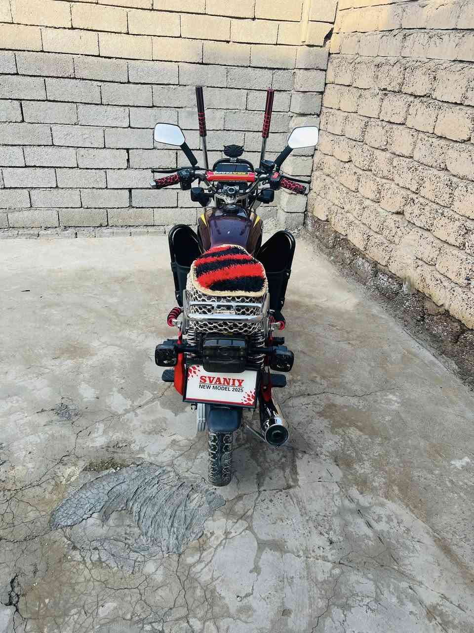 السلام عليكم
موطور سيفان موديل ٢٠٢٥ للبيع
محرك ١٥٠ 

نضافه فول ما مفتوح شرط 

منفيس كارتوني مكاتبه 

تشغيل عن بعد بصمتين وياه 

ما ناقصه اي شي 

تشغل وتمشي كنترول عن بعد 

السعر (((((790))))) الف وبيه مجال حك الجيه 

اتصل على الرقم ودلل ***********
