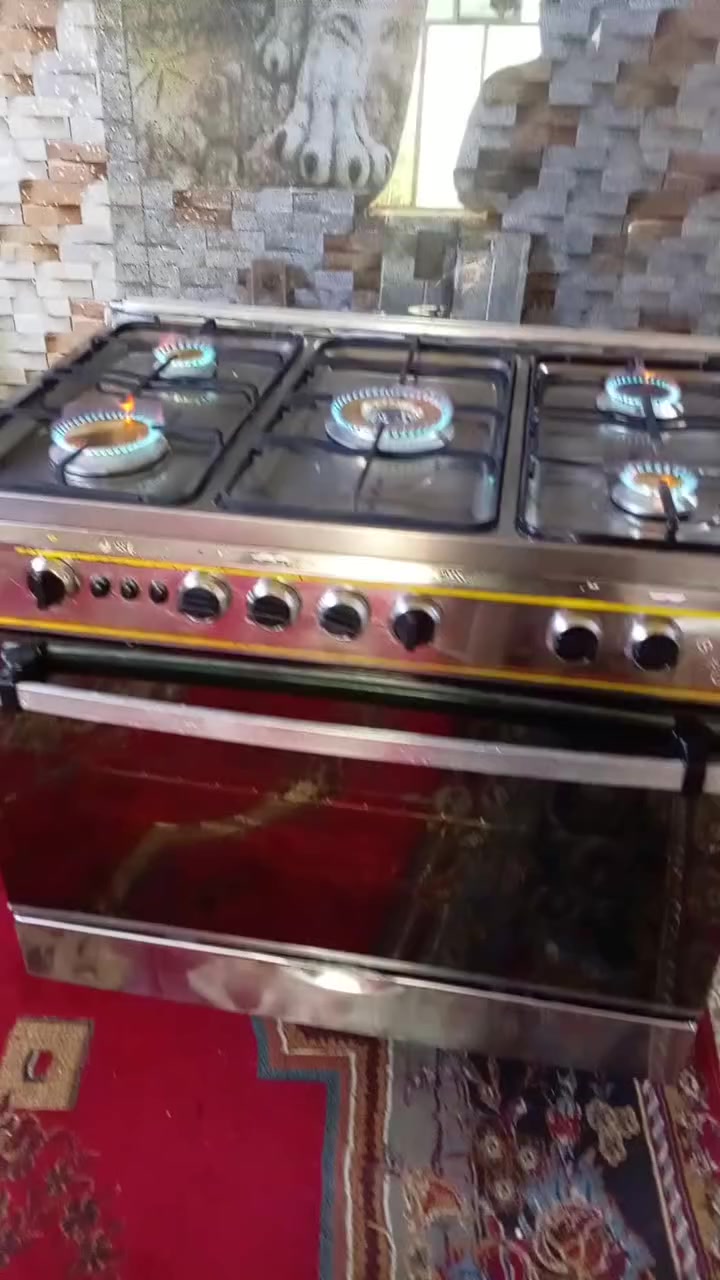 طباخ فريش المصري الباب الاول نضيف الفرن مزدوج مع كيزر تعليك حجم 80 لتر غير مستخدم مع هيتر ايطالي للاستفسار : ***********
