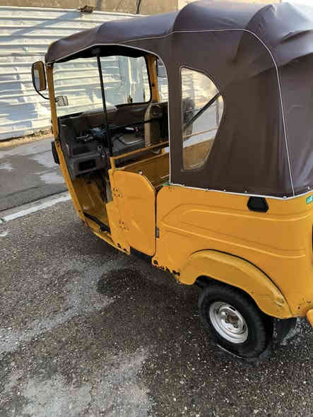 السلام عليكم تكتك موديل 2021  تكتك حلوه بيها صبغ لغوده وتكمه معمره مكينه لاتنقيص ولاتبخير السعر ٧٢٥٠ مكاني مدينه الصدر الحبيبية ***********
