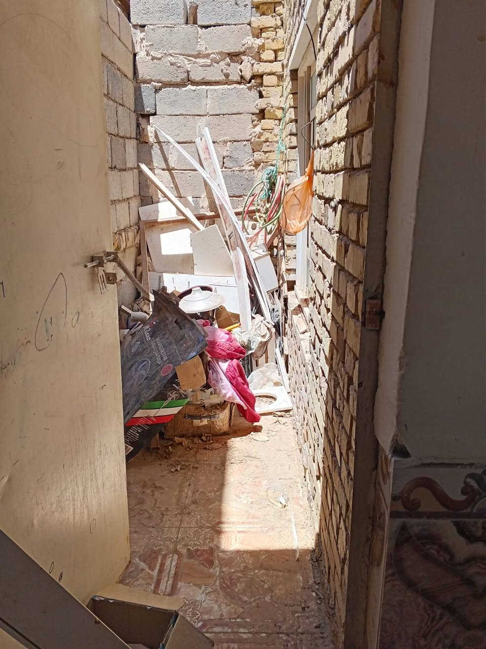 بيت للبيع على طريق الدوايه بيت نظيف جاهز لسكن بيت طابوق بناء جديد
مساحته 100م
استقبال    8×4
غرفة النوم  5×4
الصاله       5×4
المطبخ     2×2
المنور      2×1

السعر 30 مليون


**إذا كنت صاحب هذا الإعلان وتريد حذفه لأي سبب، رجاءا أرسل رسالة إلى الدعم الفني**
