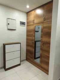 شقة مؤثثة بالكامل للإيجار في مجمع النسيم ستي حي الجهاد.. مساحة ١٤٠ متر...