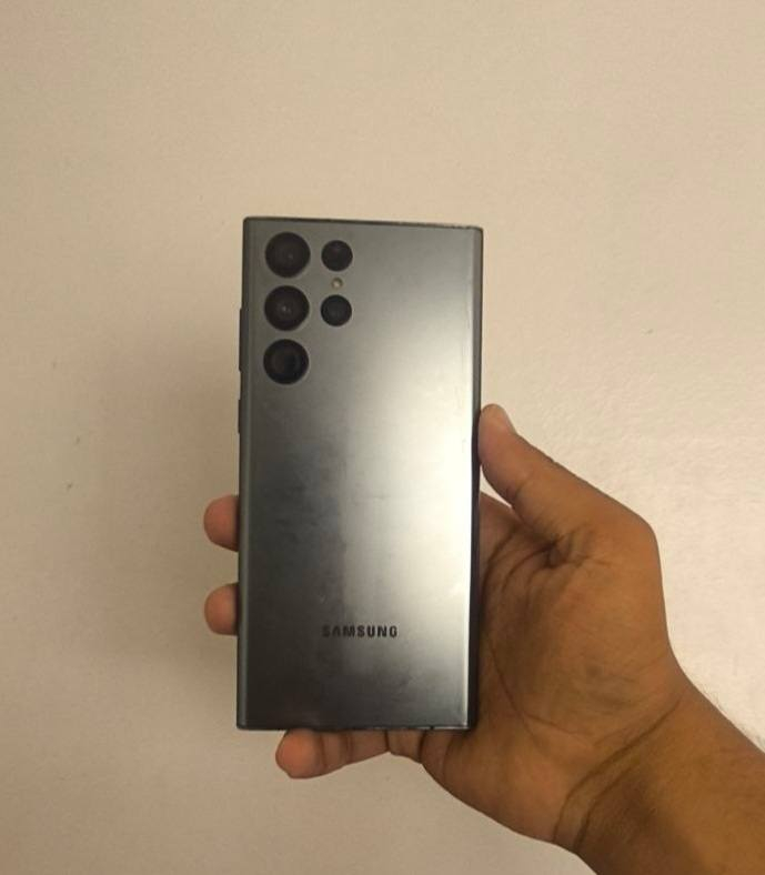SAMSUNG S 22 Ultra
معالج Snapdragon 8 Gen2 النسخة الأمريكية 
ببجي موبايل 120 فريم ثابت وبكل الالعاب 
ذاكره 128وعشوائيه 12
كامرات زوم100x يصور القمر/ فديو 8k
خلل فقط كامره 1x  مغوشه والقلم 
مراوس حسب القناعه او بيع سعر 350 الف
***********
