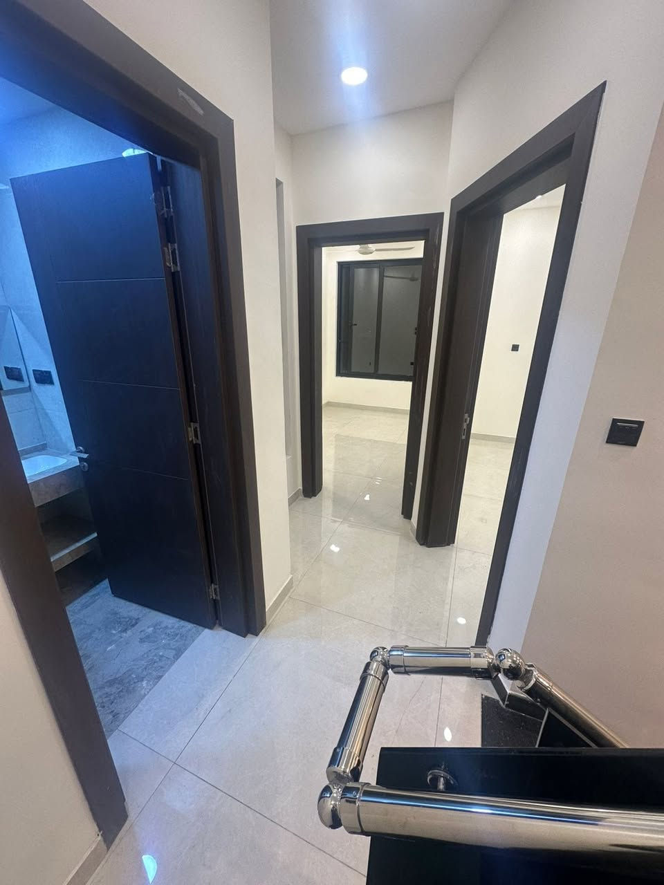 📣 للبيع مشتمل سكني – المنصور / الداودي (613)
📐 المساحة: 51 م² _  الواجهة: 6.25 م

🏡 التفاصيل:
• 3 غرف نوم • 3 حمامات • صالة مريحة
• مطبخ • منور
✨ تشطيب حديث زيرو _ 2025 
📍 موقع ممتاز داخل الداودي – المنصور
📞 للاستفسار: *********** وتساب 

📍 مكتب أمير علي للعقار – المنصور / حي دراغ شارع جامع دلال الكبيسي 

#مشتمل_للبيع #المنصور #الداودي #عقارات_بغداد
#بناء_حديث #زيرو_2025
