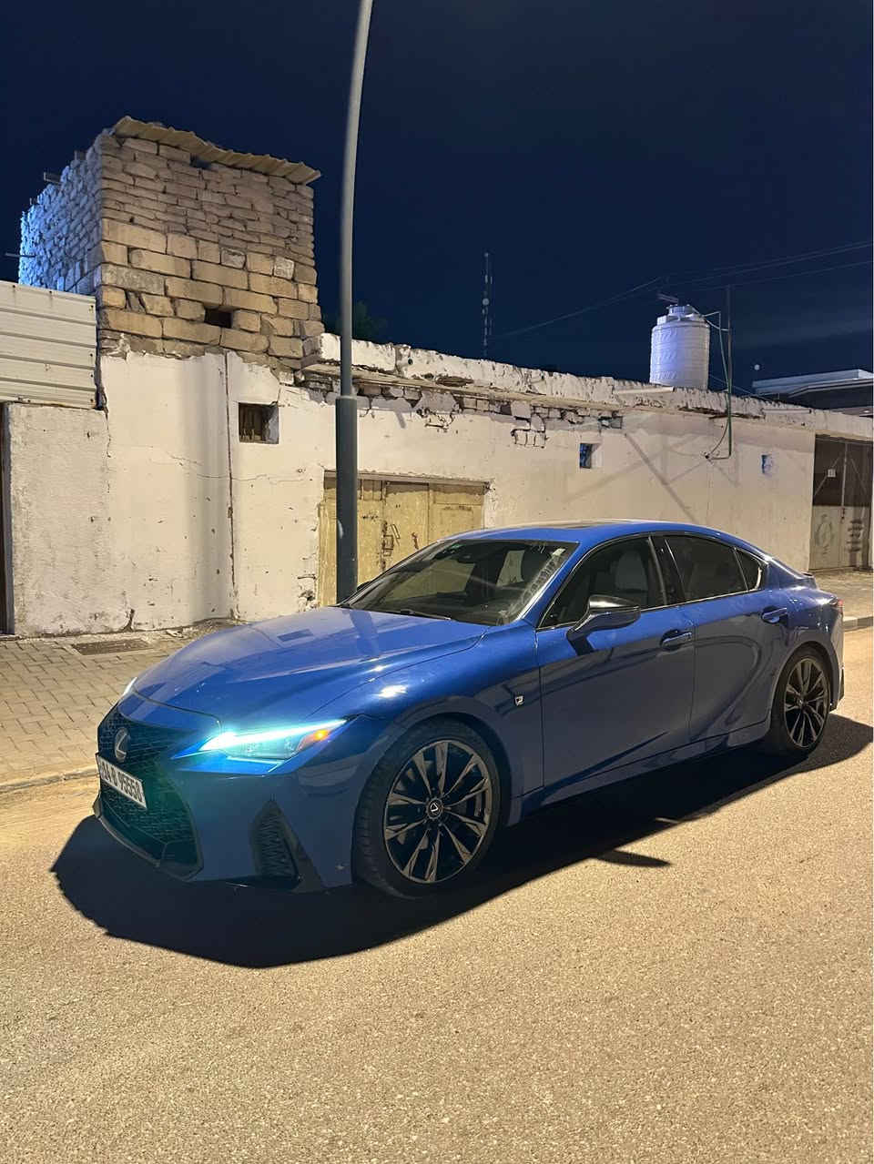 لكزس is350 Fsport 2022
تقرير غرق شغاله وتمشي من امريكا
طلع بيها صبغ ٤ قطع 
 فول مواصفات اف سبورت
رقم بصرة حرة بأسمي
حساسات اماميه وخلفيه 
رادارات 
تحذير خروج من المسار ( قياده شبه ذاتيه)
تحذيرات تصادم امامي وخلفي
لايت لد متفاعل
محرك ٦ سلندر تنفس طبيعي
كير ٨ نمر دفع خلفي 
داخل ابيض جلد 
عينه متحركة 
شفتات ستيرن و تدفئه ستيرن
تبريد وتدفئه كشنات
كامرة خلفيه دواره
وباقي المواصفات المعروفه 
السعر 23.000$ قابل للتفاوض
*********** البصرة, العراق
