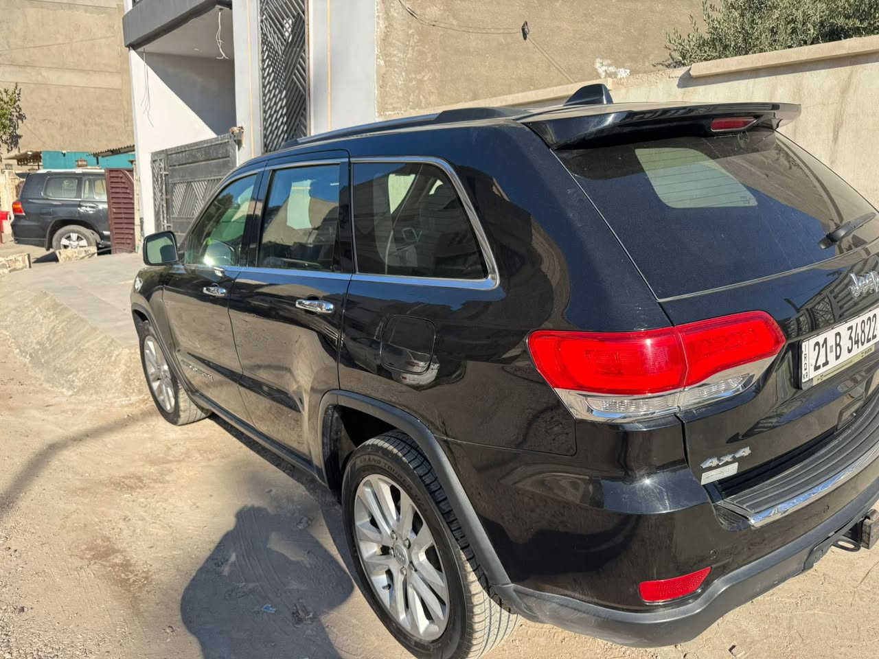 جيب گراند شيروكي موديل 2017 Limited
السيارة وارد كندي - كلين تايتل بدون حادث مكفولة كفالة عامة
▪️محرك 3.6 
▪️گير 8 نمر
▪️كشنات جلد 
▪️كشنات كهرباء
▪️شاشة كبيرة
▪️كاميرا
▪️حساسات امامي خلفي
▪️تشغيل عن بعد
▪️فتحة سقف
▪️كشنات تدفئة
▪️ستيرن تدفئة
▪️السيارة فور ويل
▪️اشاير بالمري
السيارة جديدة بمعنى الكلمة ماشية 184 حقيقي 
السيارة رقم سليمانية وتحويل بنفس اليوم 
السيارة تفيد الجناي مو للبياع شراي
للاستفسار تواصل *********** متوفر واتساب
