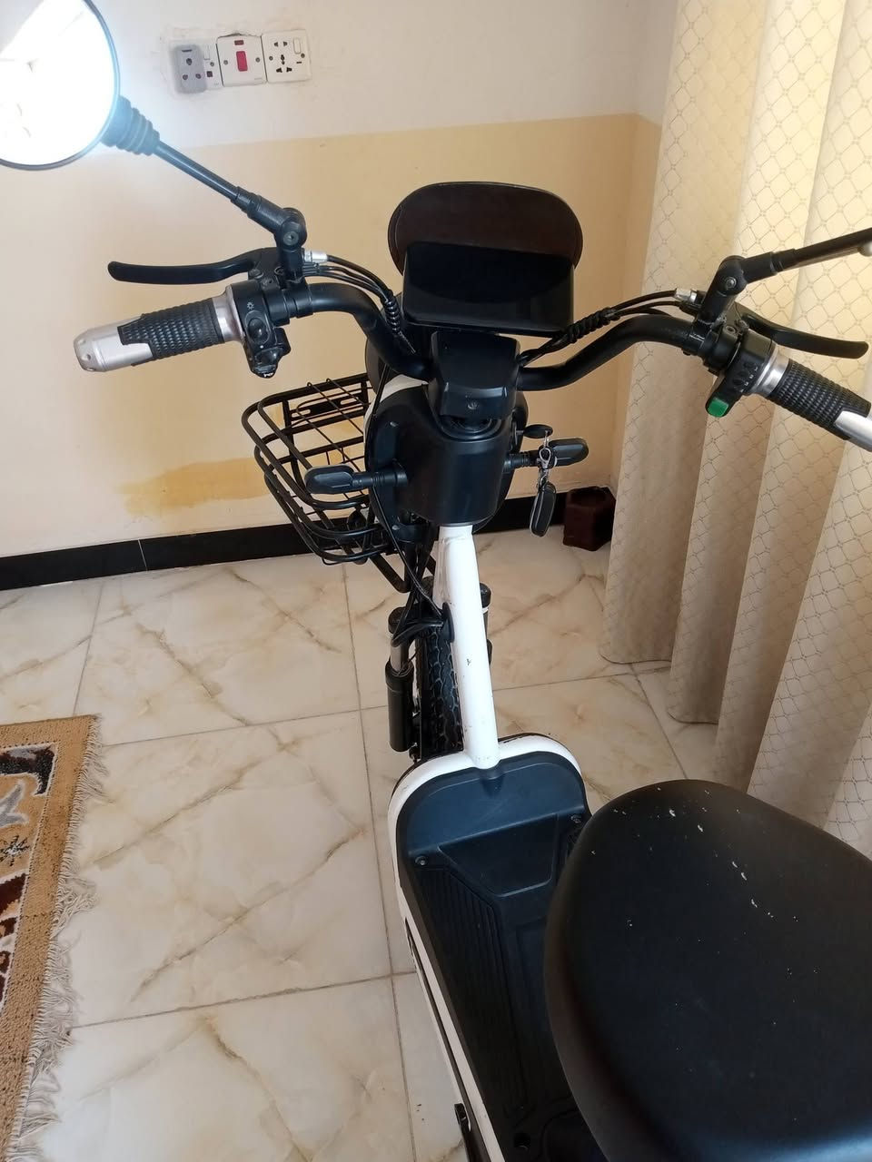 سلام عليكم 
دارجة شحن للبيع 
استخدام 8 اشهر 
بيع ب 150 
الدراجه 6 بطاريات  ضعيفات يعني يمشن 2-3 كيلو 
الدراجه كامله غراضه
باقي التفاصيل خاص
مكاني واسط كوت


**إذا كنت صاحب هذا الإعلان وتريد حذفه لأي سبب، رجاءا أرسل رسالة إلى الدعم الفني**